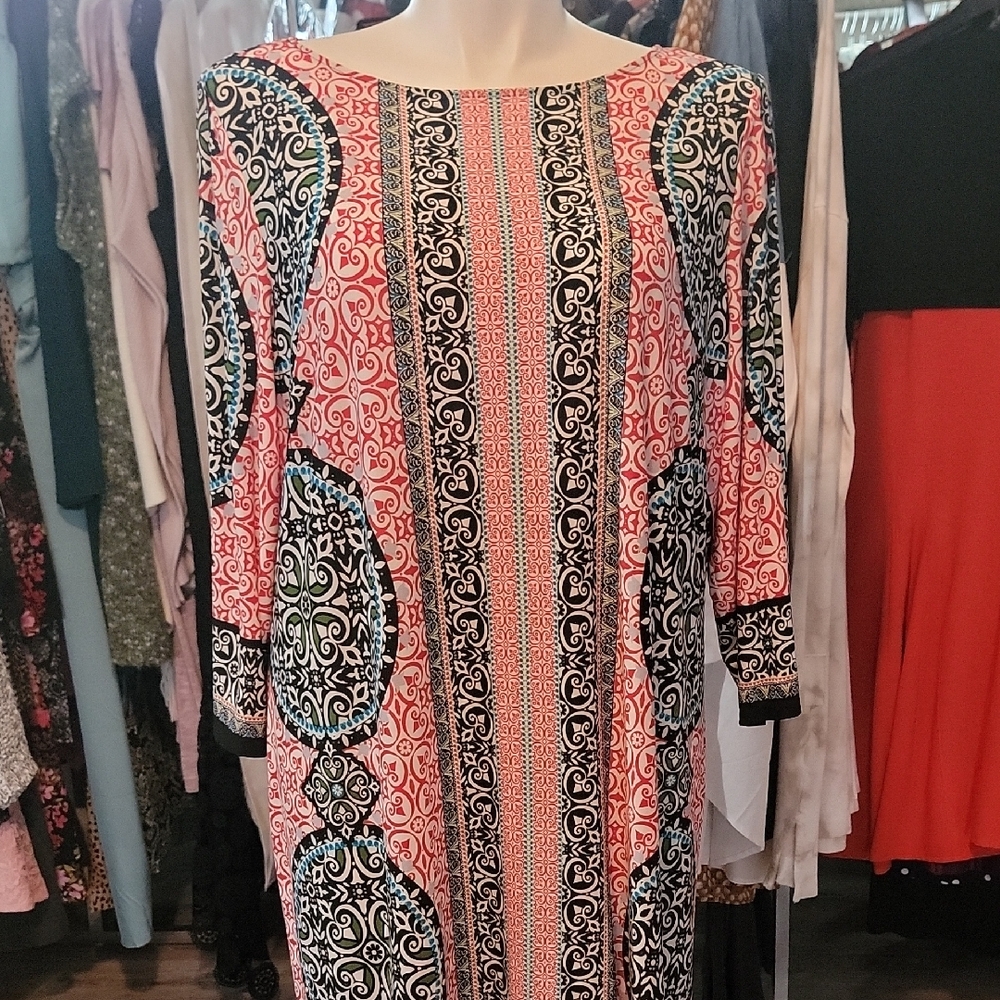 Elegant Black and Red Patterned Dress